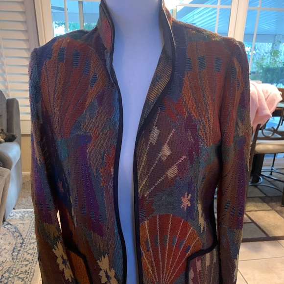 Above the Crowd sweater - Picture 1 of 5